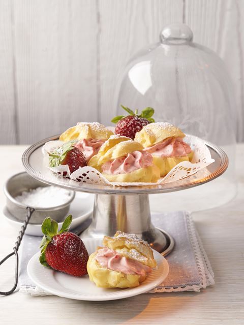 recipe image Mini-Windbeutel mit Erdbeercreme