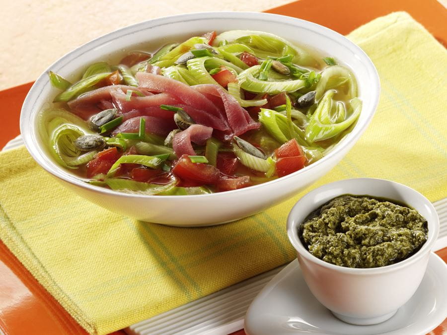 recipe image Porree-Suppe mit Lachsschinken