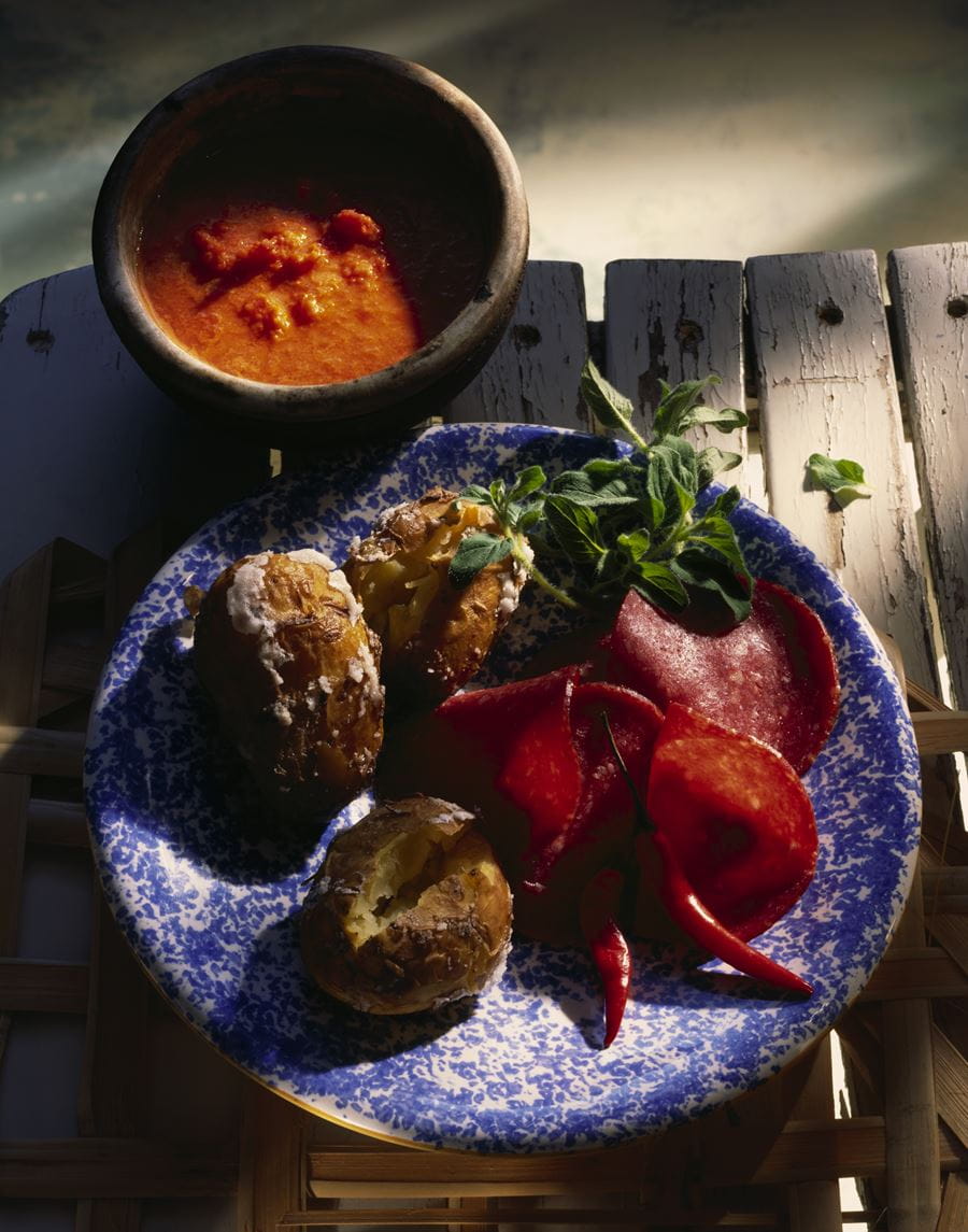 recipe image Kanarische Pellkartoffeln mit scharfer Paprikasauce