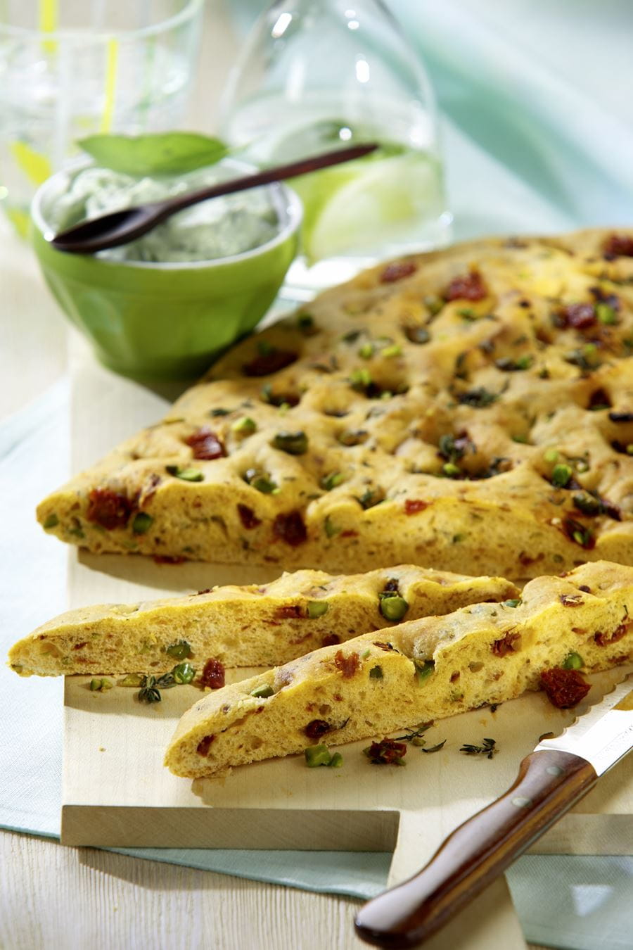 recipe image Focaccia mit Basilikum-Creme