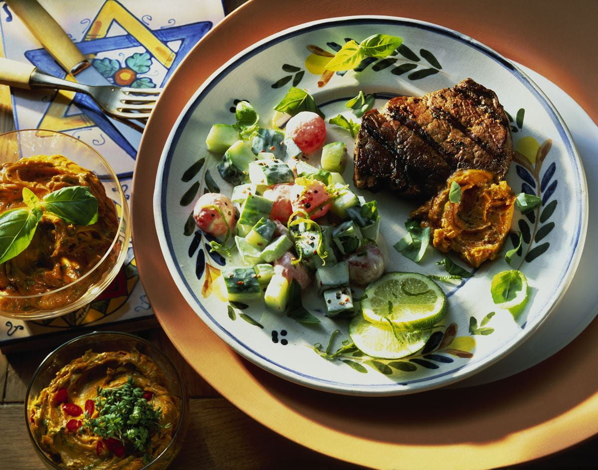 recipe image Steaks mit Würzbutter und Melonensalat