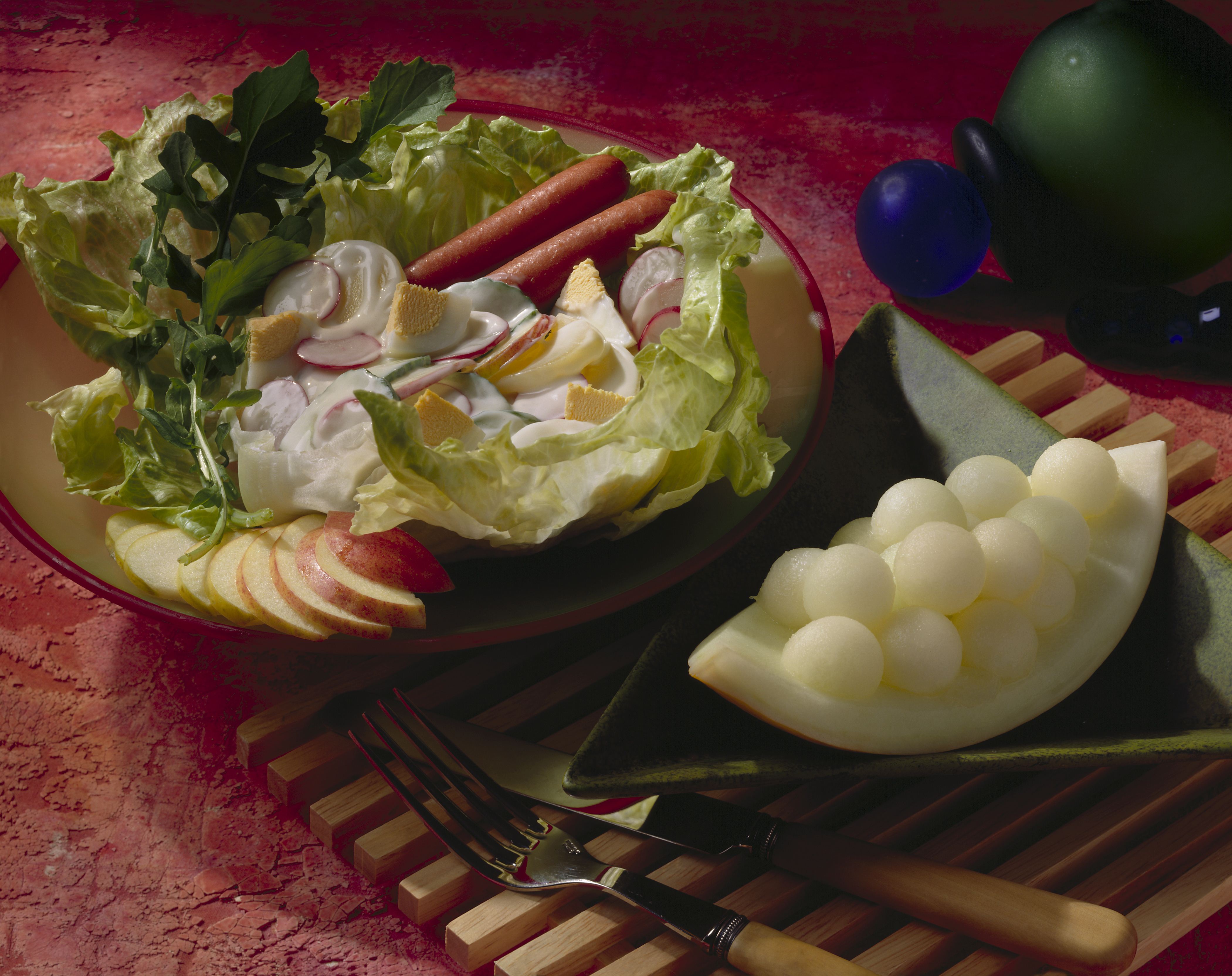 recipe image Kartoffelsalat mit Würstchen und frischem Obst