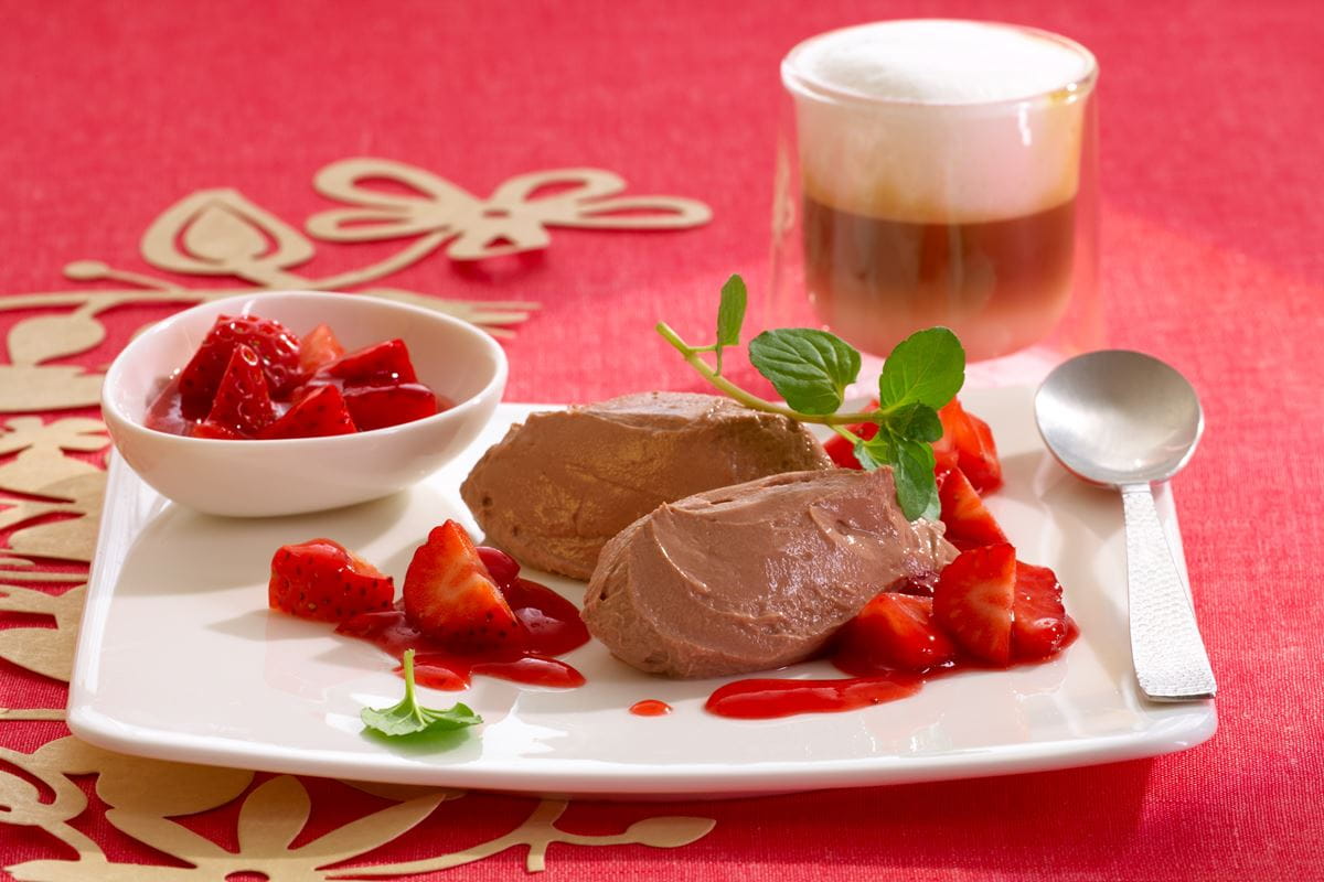 recipe image Schokomousse mit Erdbeeren