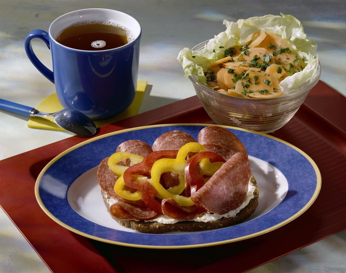 recipe image Kraftbrot mit Möhrensalat