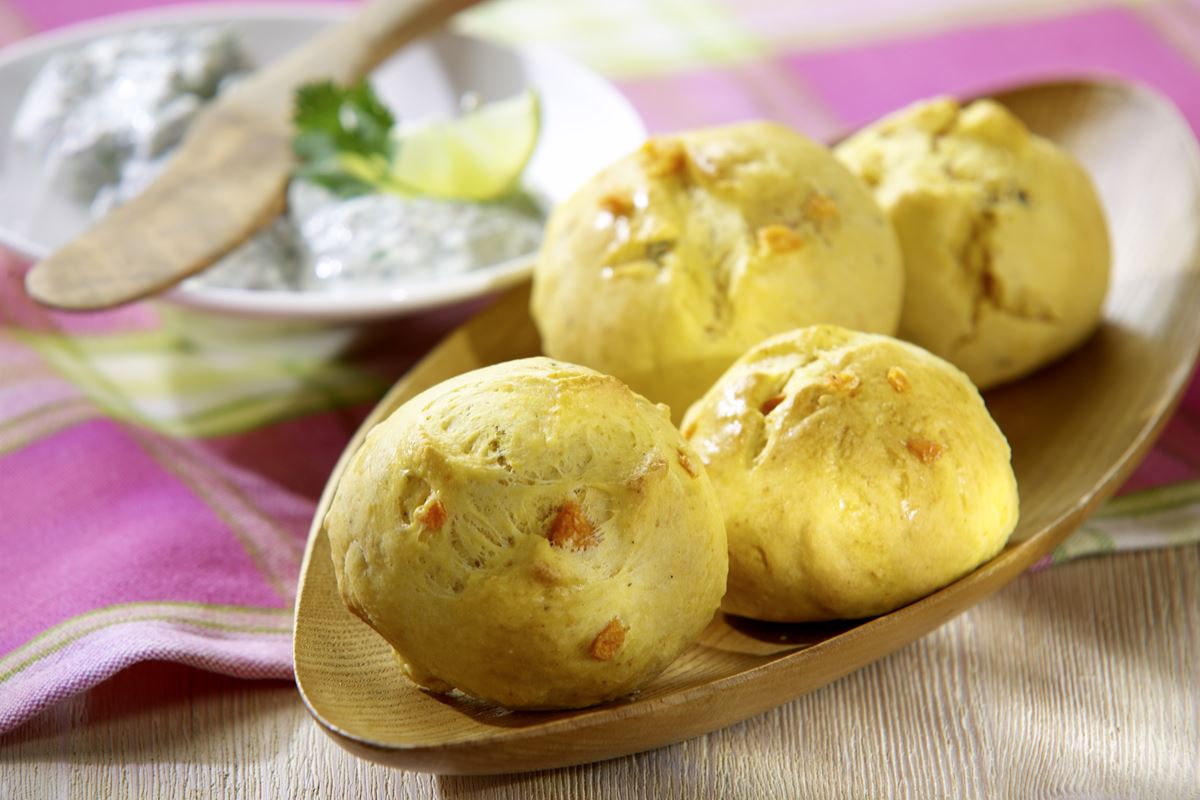 recipe image Süßkartoffel-Brötchen mit Koriander-Quark