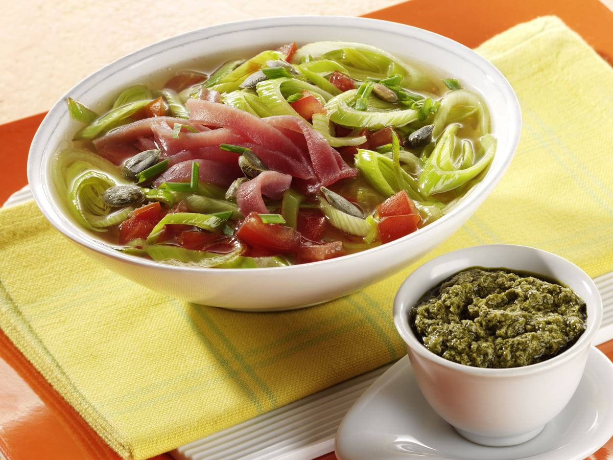 recipe image Porree-Suppe mit Lachsschinken