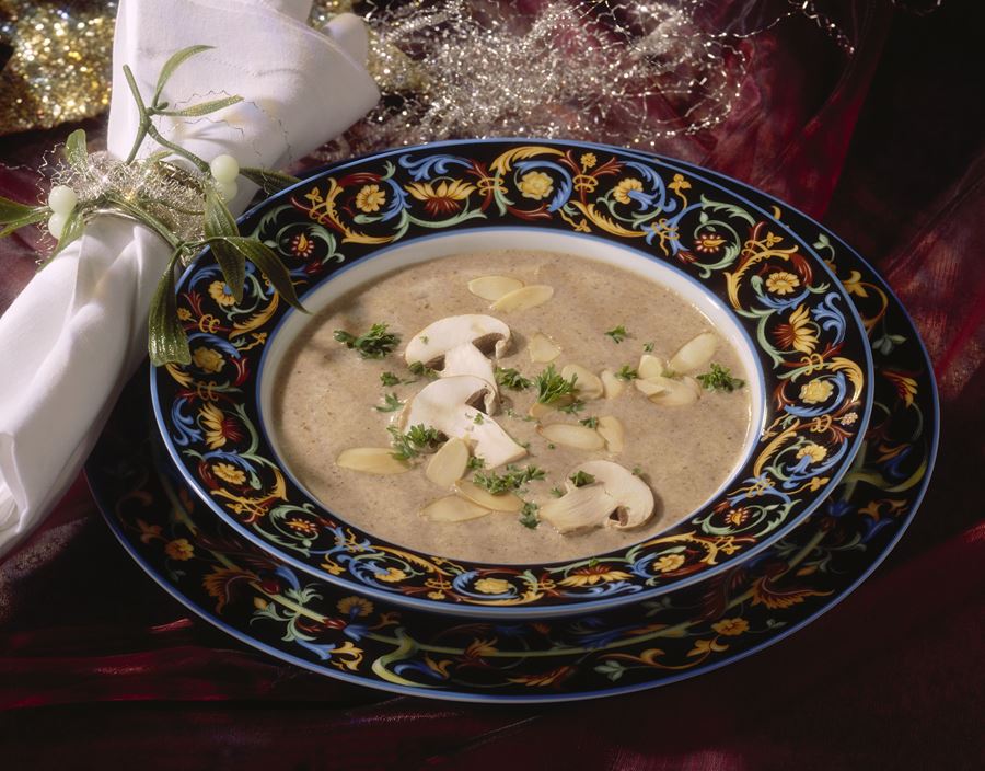 recipe image Champignon-Creme-Suppe mit gerösteten Mandeln